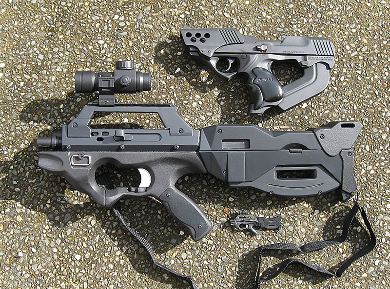 Illustration for article titled Amazing fan-created, life-size reproductions of Appleseed weaponry
